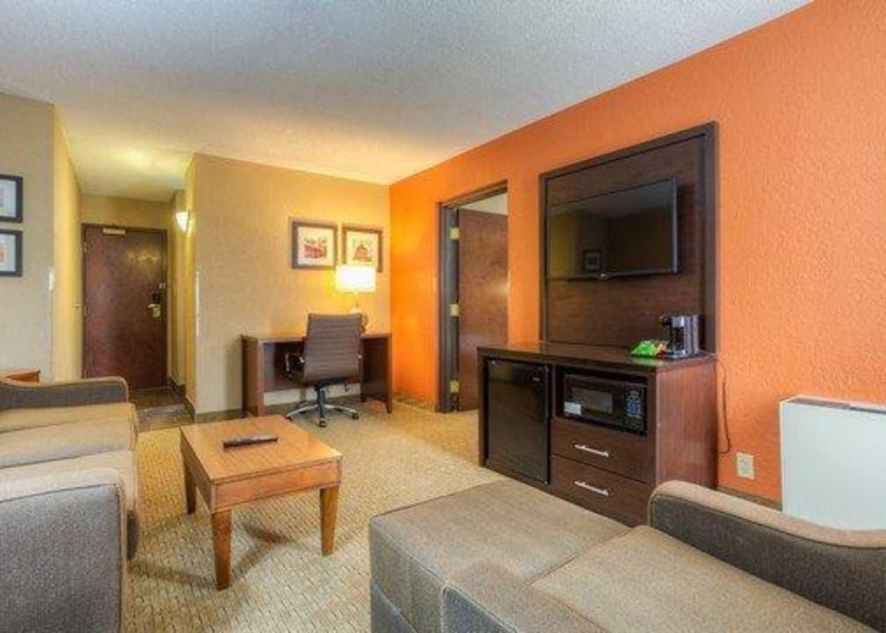 Comfort Inn & Suites Evansville Airport Екстер'єр фото