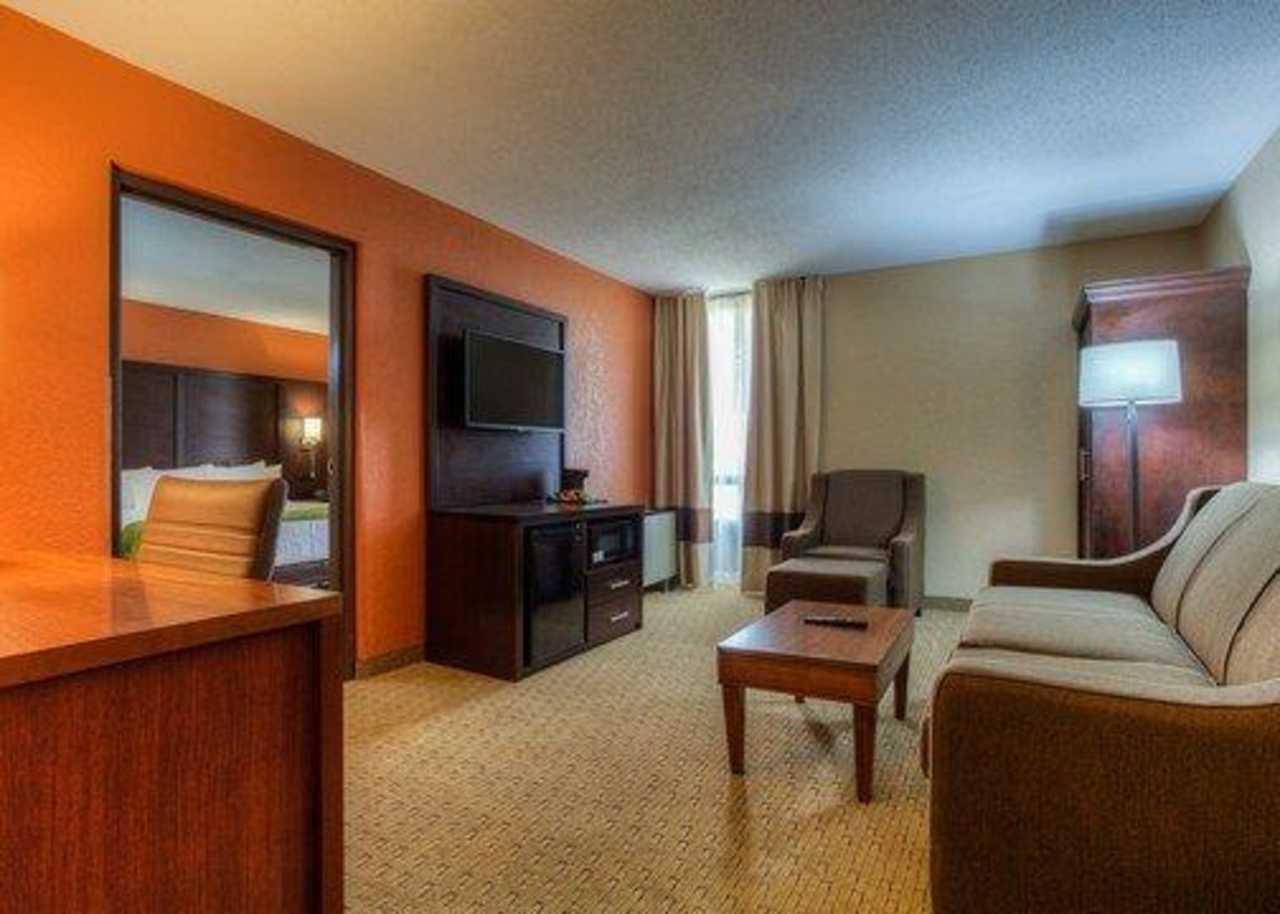 Comfort Inn & Suites Evansville Airport Екстер'єр фото