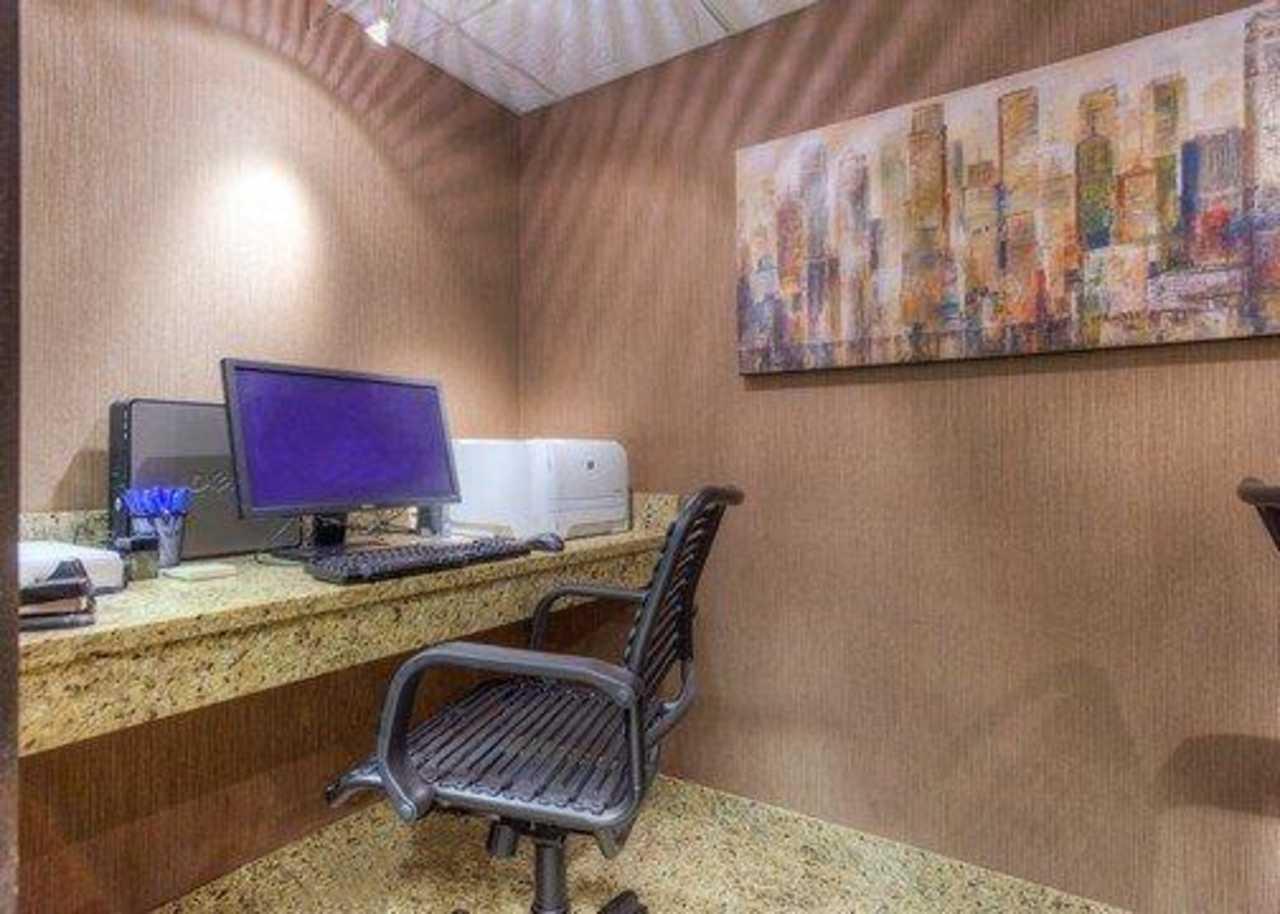 Comfort Inn & Suites Evansville Airport Екстер'єр фото