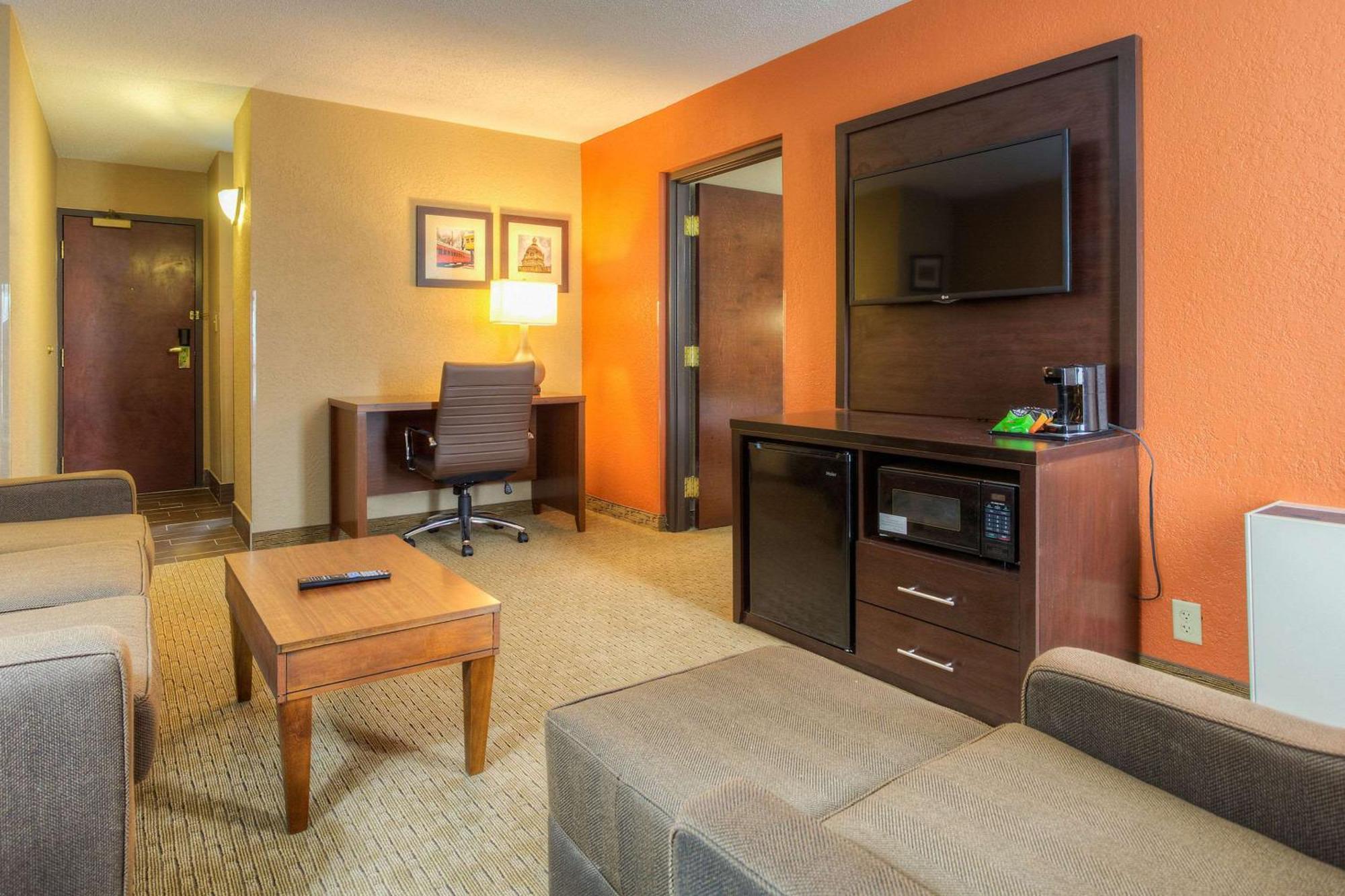 Comfort Inn & Suites Evansville Airport Екстер'єр фото