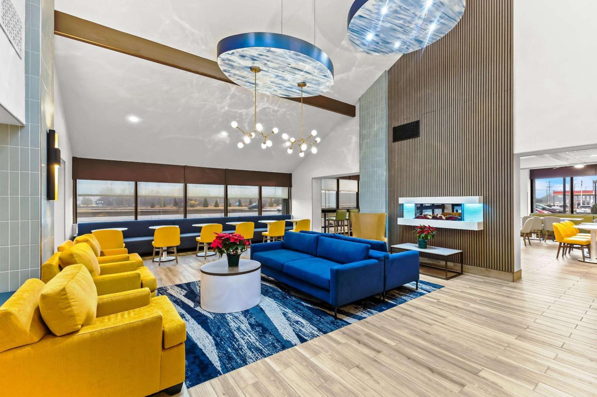 Comfort Inn & Suites Evansville Airport Екстер'єр фото